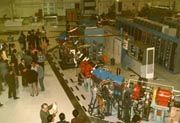 設置後間もない1984年当時の極端紫外光実験施設（UVSOR）